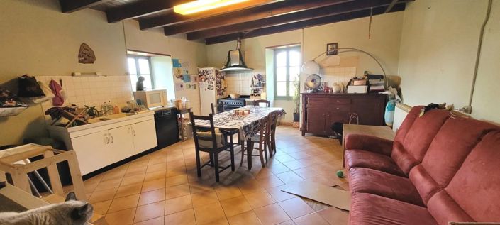 Image No.8-4 Bed House for sale