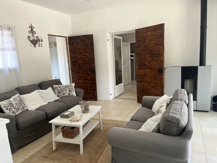 Image No.10-3 Bed House for sale