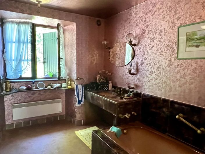 Image No.9-6 Bed House for sale