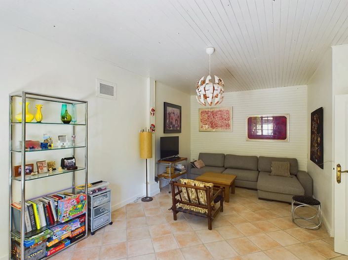 Image No.5-5 Bed House for sale