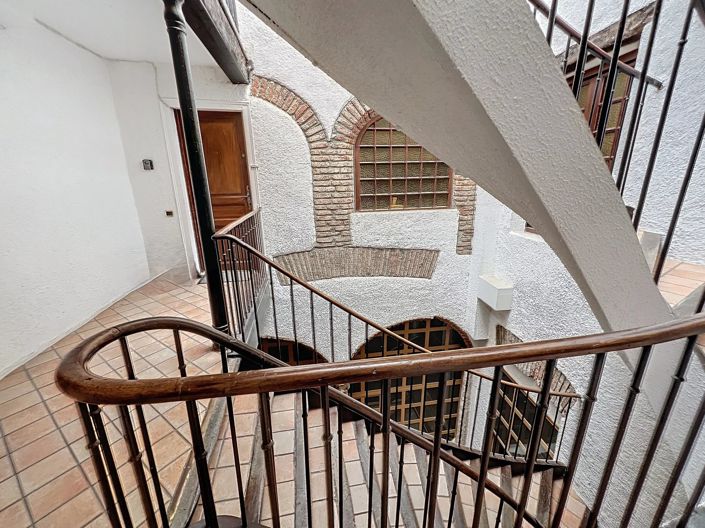 Image No.9-2 Bed Property for sale