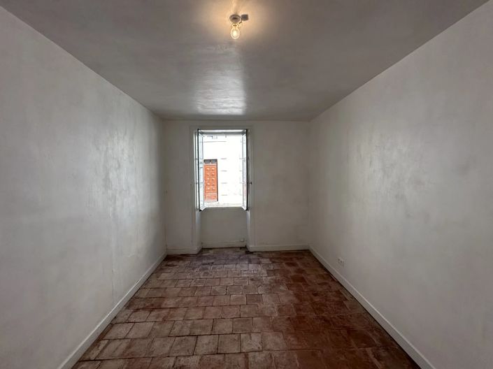 Image No.6-2 Bed House for sale