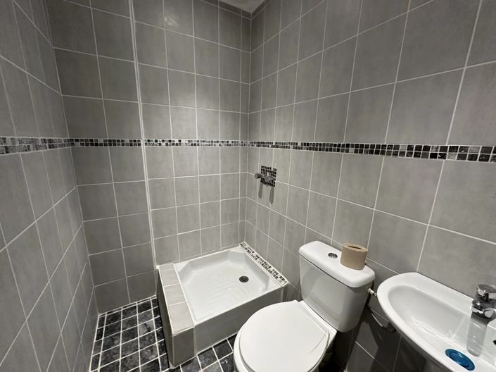 Image No.8-2 Bed House for sale