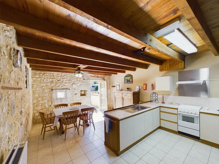 Image No.7-11 Bed House for sale