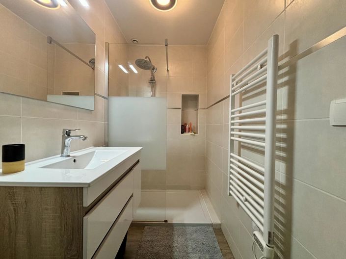 Image No.12-8 Bed House for sale