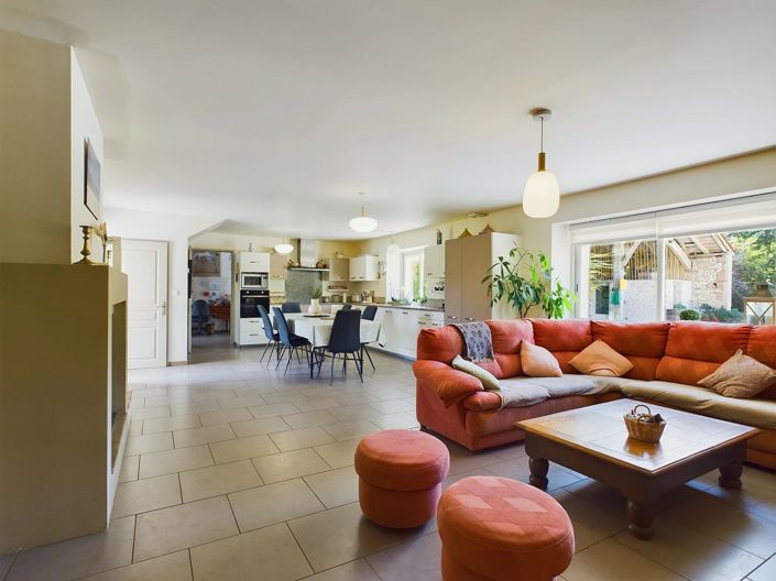 Image No.5-8 Bed House for sale