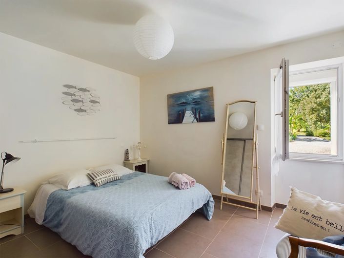 Image No.8-8 Bed House for sale