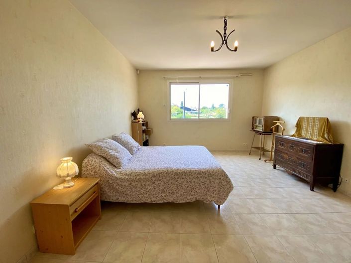 Image No.10-3 Bed House for sale