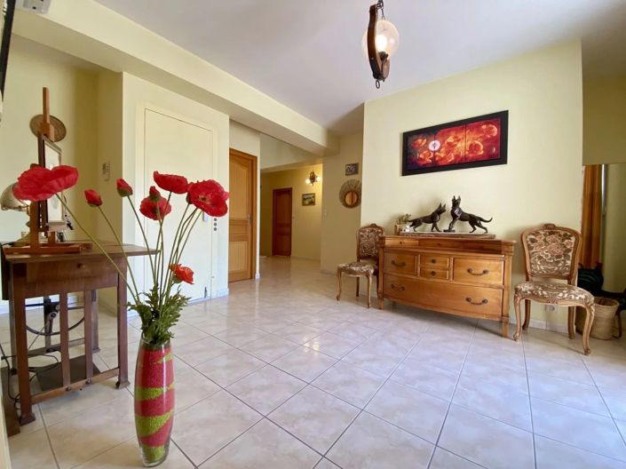 Image No.6-3 Bed House for sale