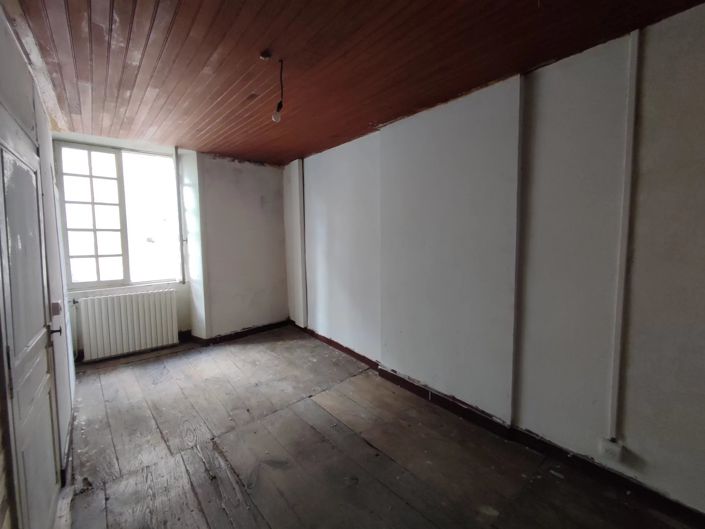 Image No.10-3 Bed House for sale