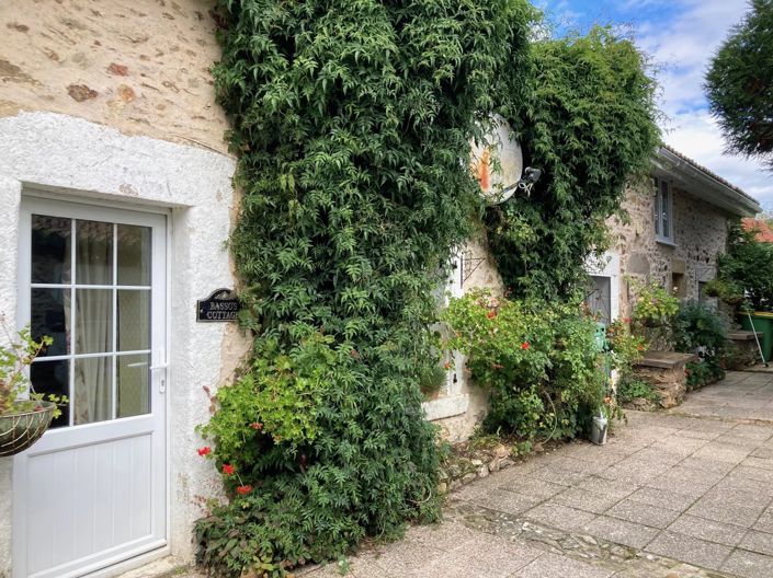 Image No.12-3 Bed Farmhouse for sale