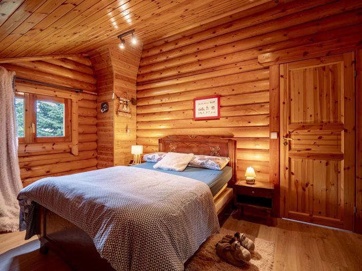 Image No.11-4 Bed Chalet for sale