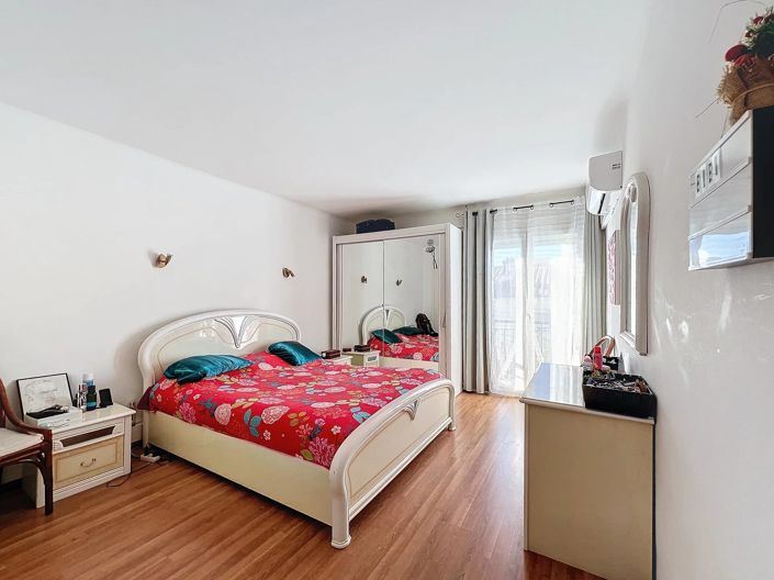 Image No.7-7 Bed House for sale