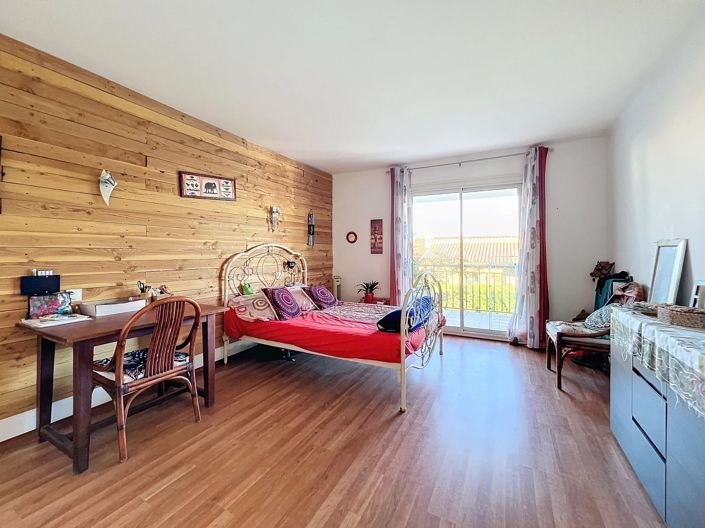 Image No.8-7 Bed House for sale