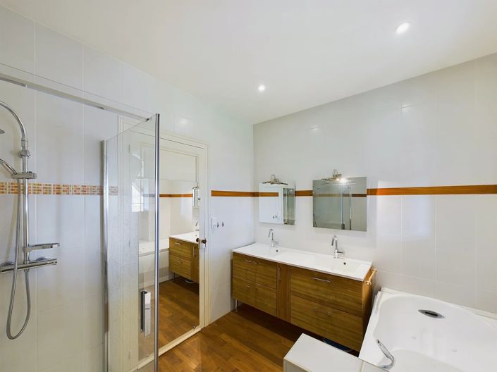 Image No.13-9 Bed House for sale