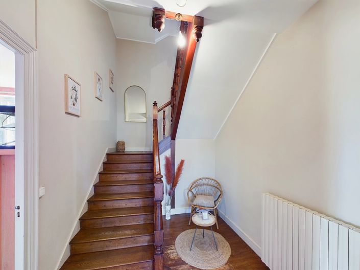 Image No.7-9 Bed House for sale