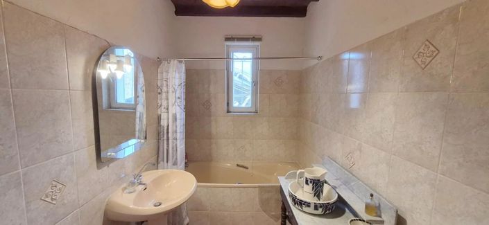 Image No.9-4 Bed House for sale