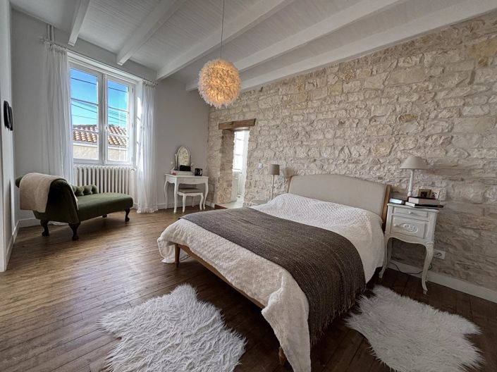 Image No.9-8 Bed House for sale