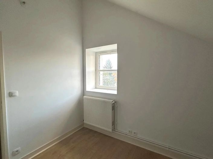 Image No.10-Commercial de 5 chambres à vendre à Saint-Savin