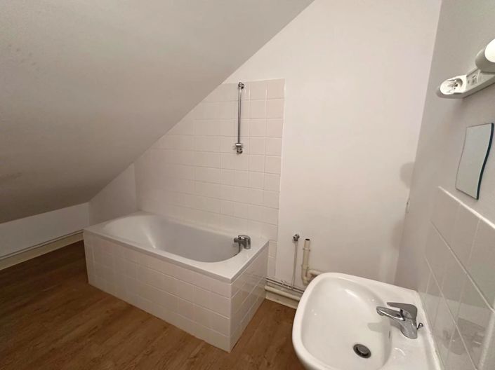 Image No.11-Commercial de 5 chambres à vendre à Saint-Savin