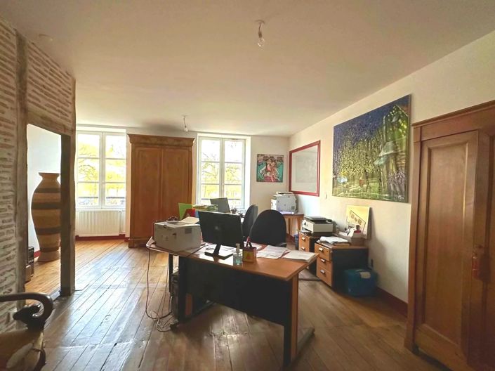 Image No.5-Commercial de 5 chambres à vendre à Saint-Savin