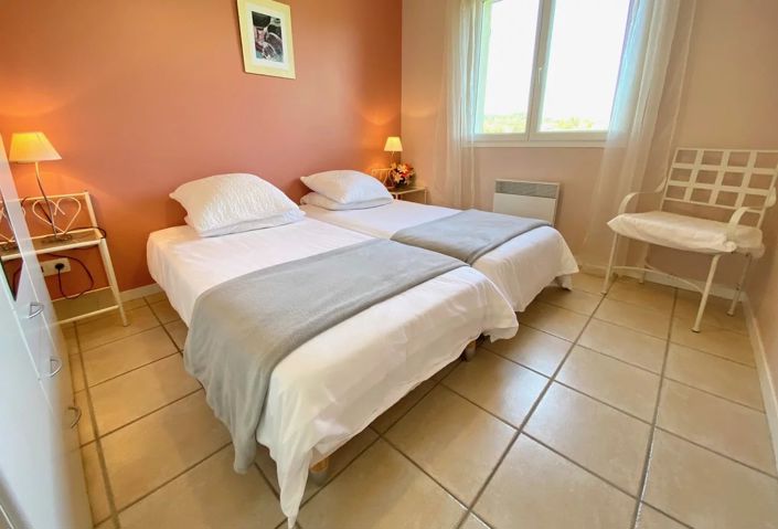 Image No.8-3 Bed House for sale