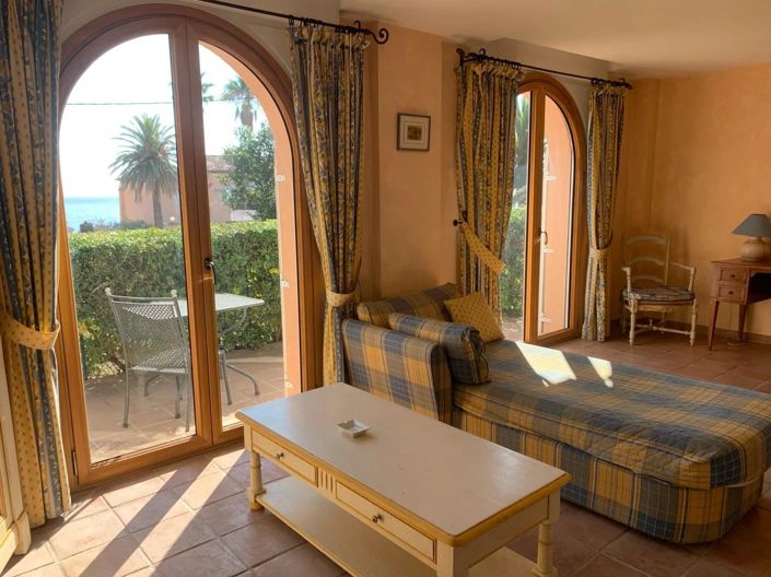 Image No.5-12 Bed House for sale