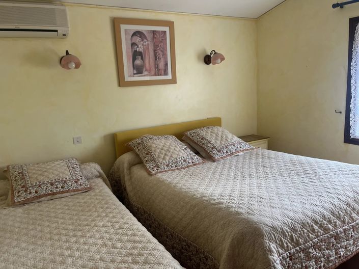 Image No.11-7 Bed House for sale