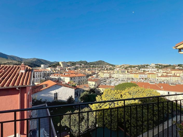 Image No.12-3 Bed Property for sale