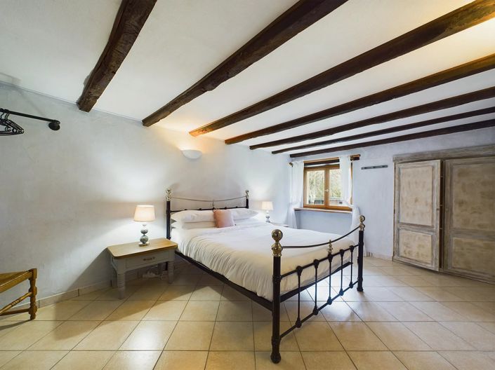 Image No.9-5 Bed House for sale