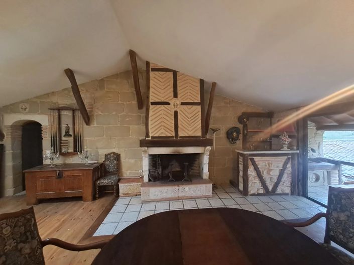 Image No.9-6 Bed House for sale