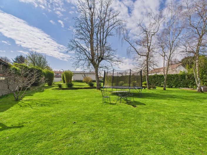 Image No.9-Maison de village de 9 chambres à vendre à La Roche-Chalais