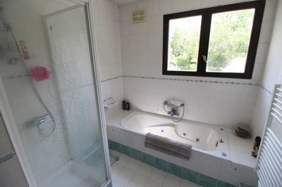 242f6b6bbe3ac2a567591b00674408c694eea9a70e192