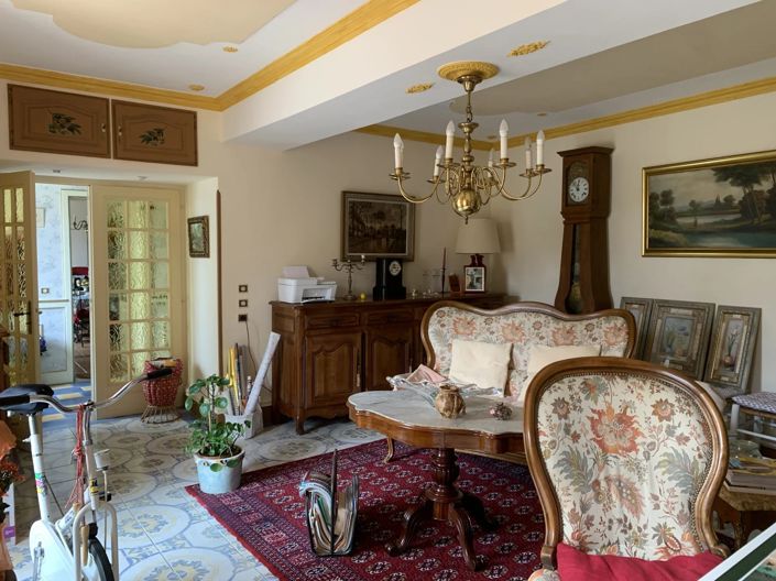 Image No.3-4 Bed House for sale