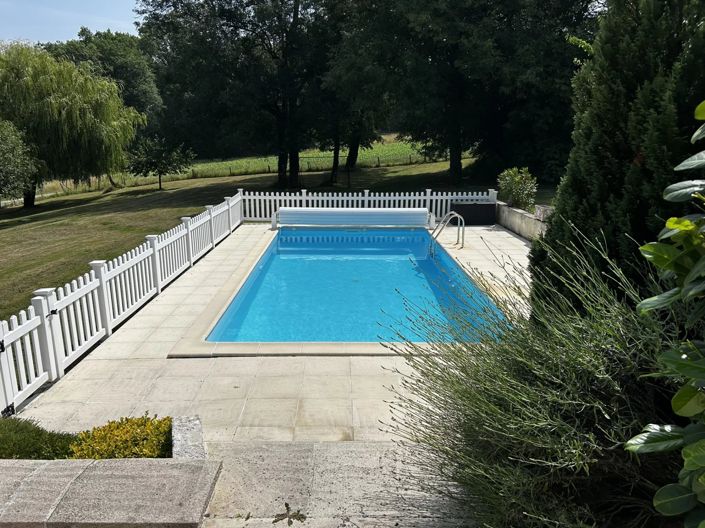 Image No.2-Maison de 4 chambres à vendre à Charente