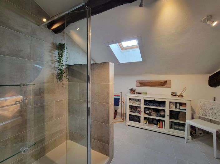 Image No.8-4 Bed House for sale