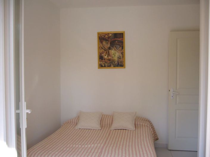 Image No.12-2 Bed House for sale