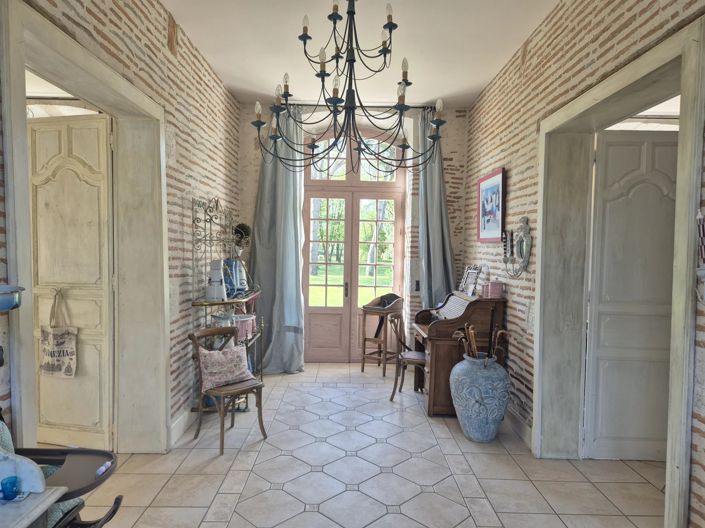 Image No.5-5 Bed House for sale