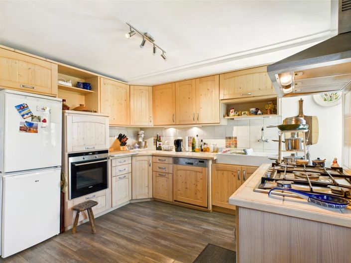 Image No.4-2 Bed House for sale