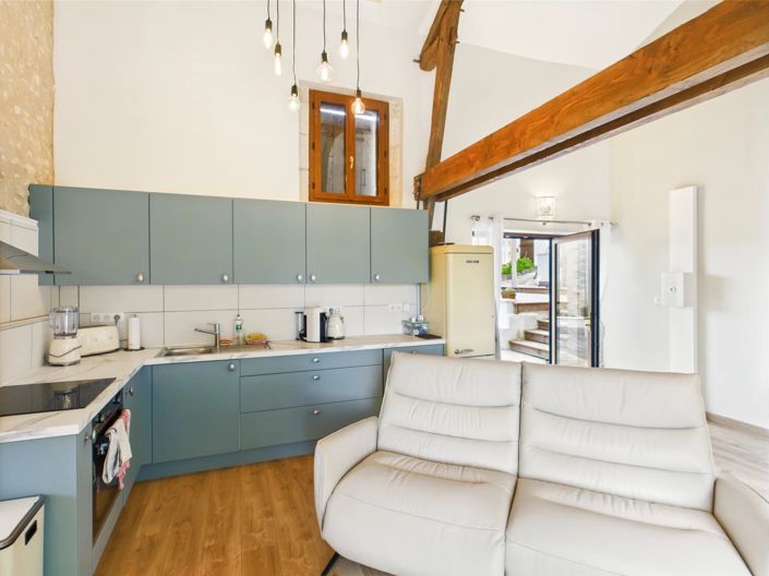 Image No.5-8 Bed House for sale