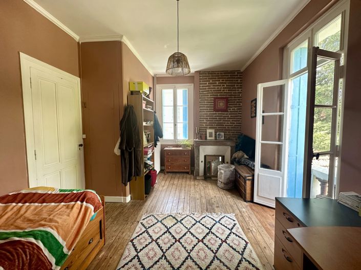 Image No.11-6 Bed House for sale