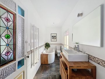 84ec45561589eb1be0cd72266abf4f080cef81381e192