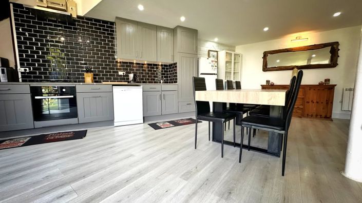 Image No.4-11 Bed House for sale