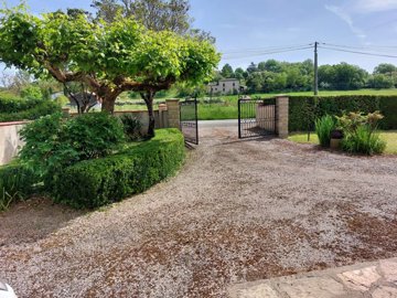 2aa3f1532fa257a1ad556fb2b53607b0d3b61ebb81192