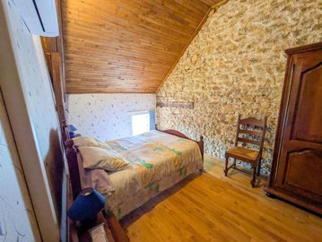 8e469a11db60fb198521445c09a63431a7b00db80b409