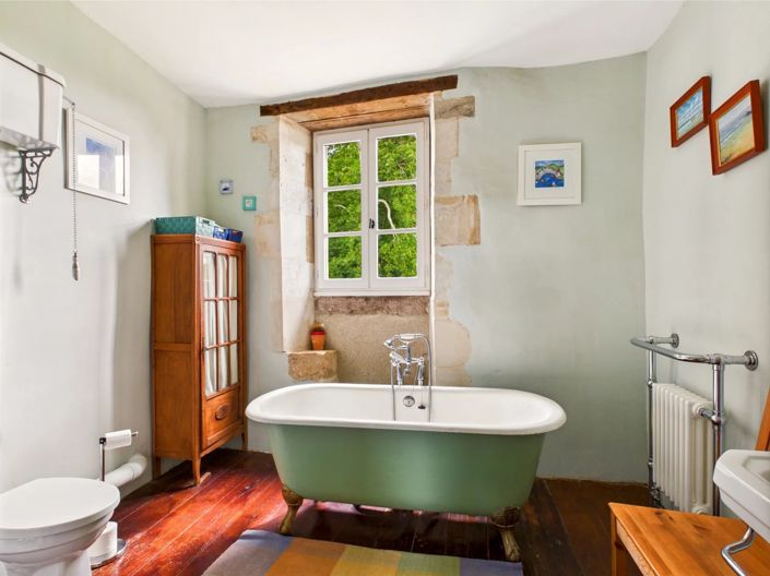 Image No.10-4 Bed Farmhouse for sale