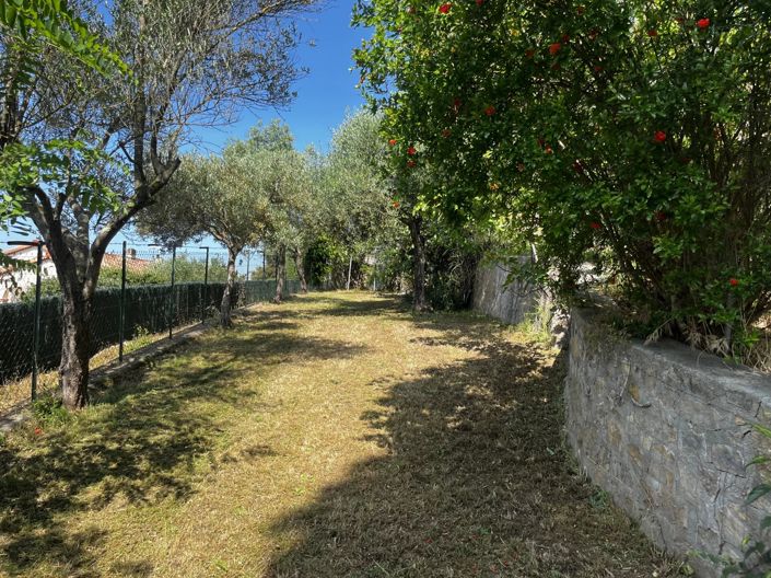 Image No.7-5 Bed House for sale