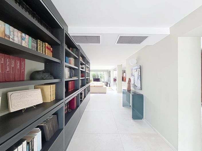 Image No.9-4 Bed House for sale