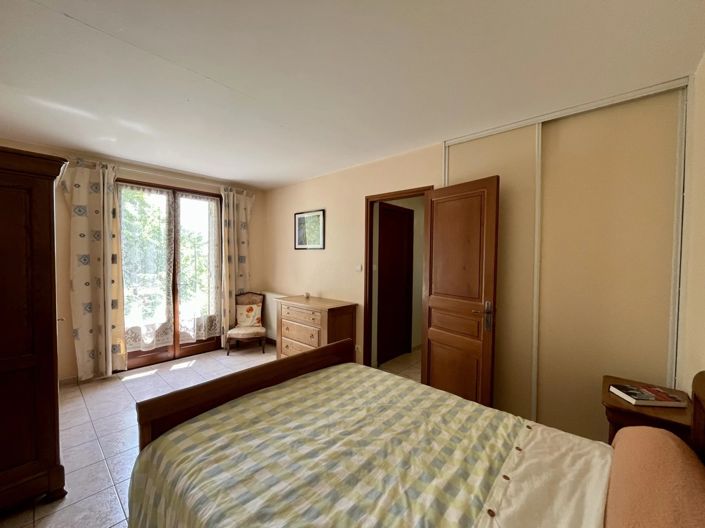 Image No.8-5 Bed House for sale