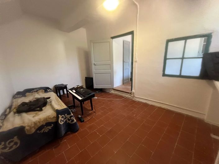 Image No.10-3 Bed House for sale